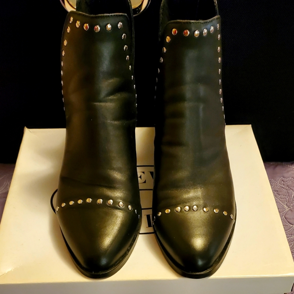 Steve Madden STUDDED Boots